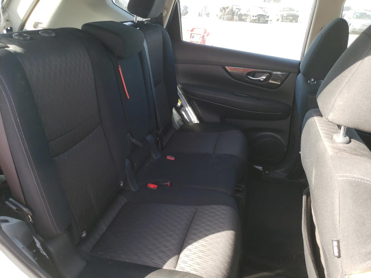 Photo 6 from auction – 2017 NISSAN ROGUE S with VIN KNMAT2MT1HP513207