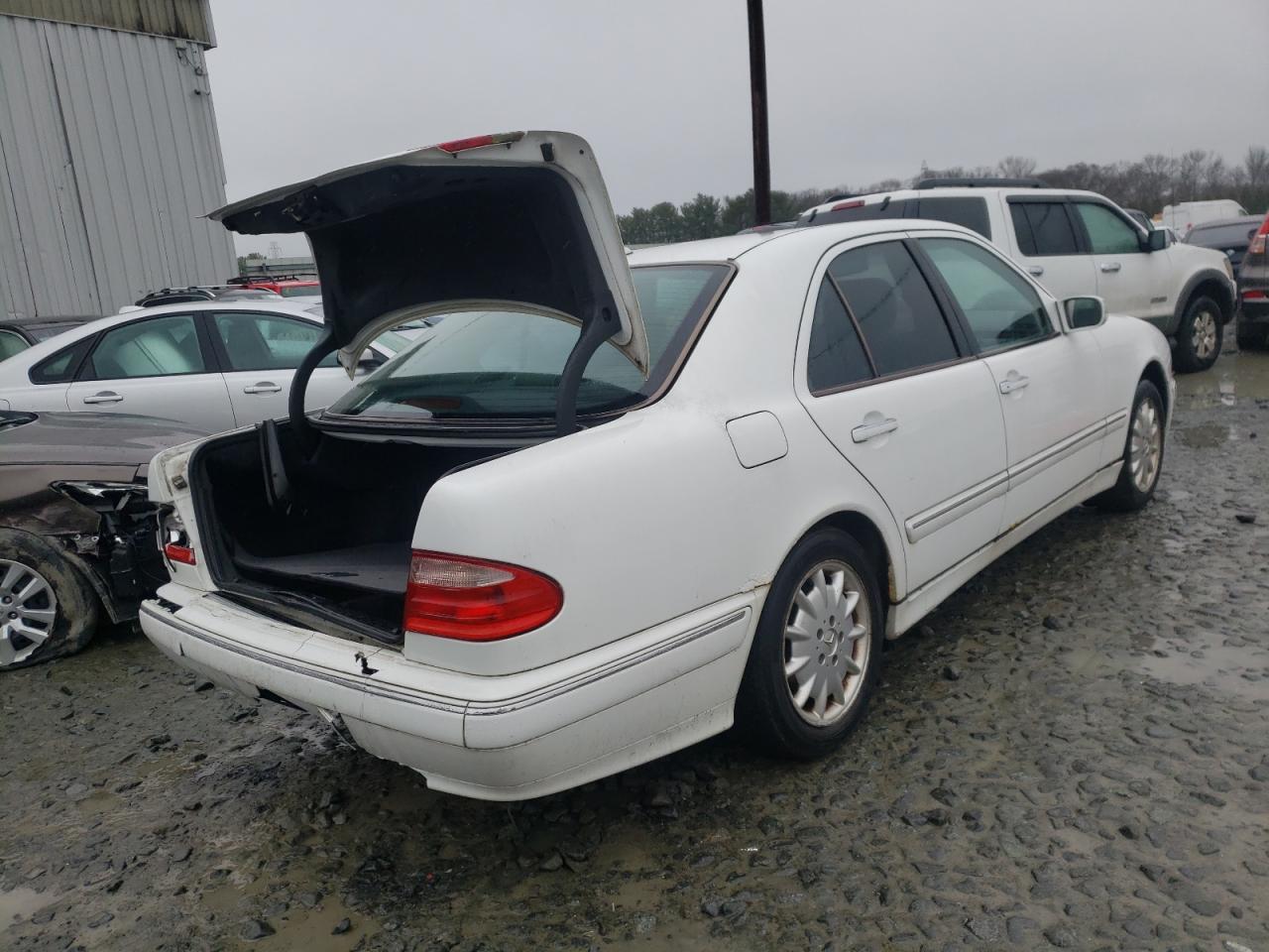 Photo 4 from auction – 2000 MERCEDES-BENZ E 320 with VIN WDBJF65J8YB112843