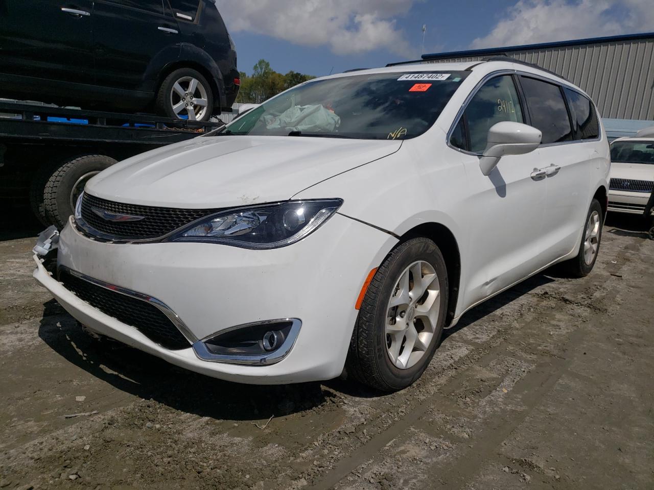 Photo 2 from auction – 2018 CHRYSLER PACIFICA T with VIN 2C4RC1FG7JR174258