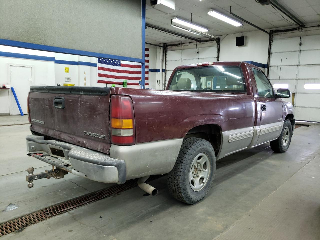 Photo 4 from auction – 2000 CHEVROLET SILVERADO with VIN 1GCEC14T2YE174285