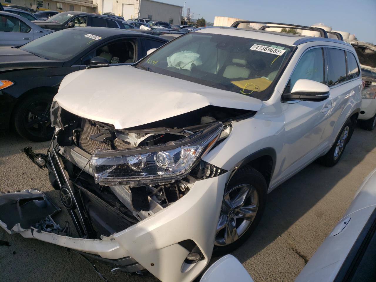 Photo 2 from auction – 2018 TOYOTA HIGHLANDER with VIN 5TDDZRFH1JS889981