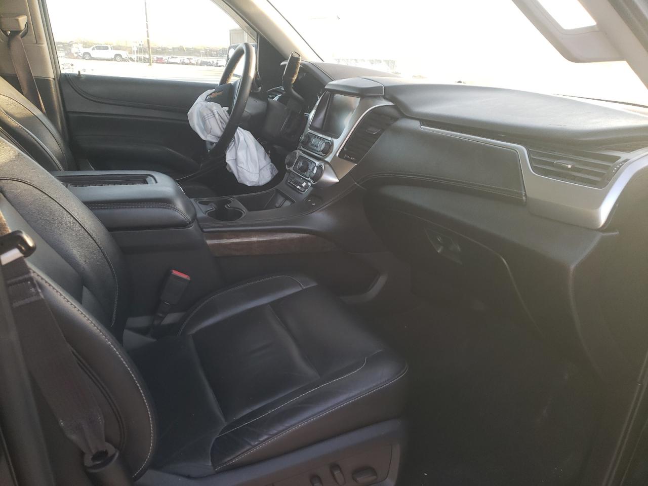Photo 5 from auction – 2016 CHEVROLET SUBURBAN K with VIN 1GNSKHKC8GR107495
