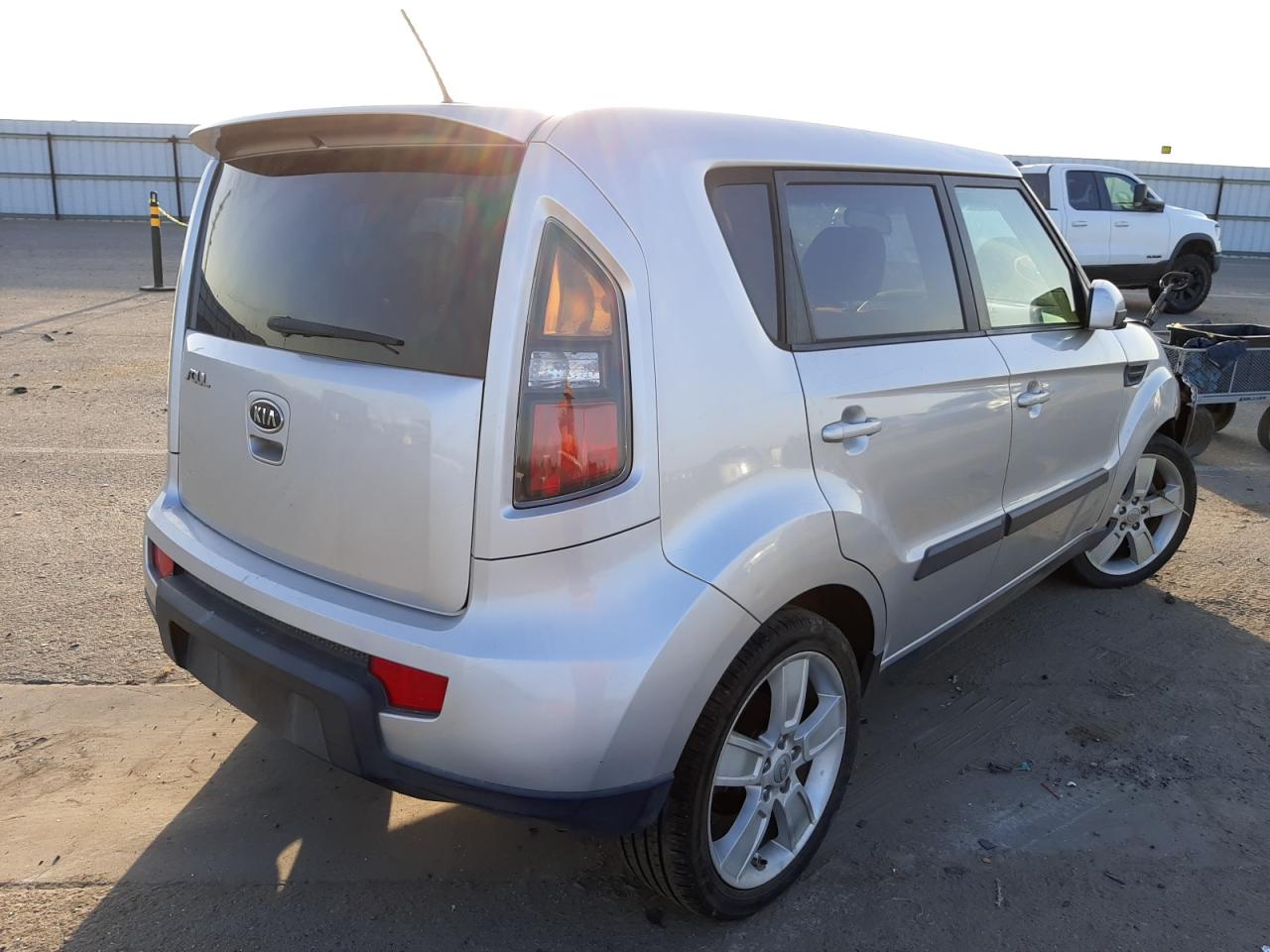 Photo 4 from auction – 2011 KIA SOUL with VIN KNDJT2A2XB7268376