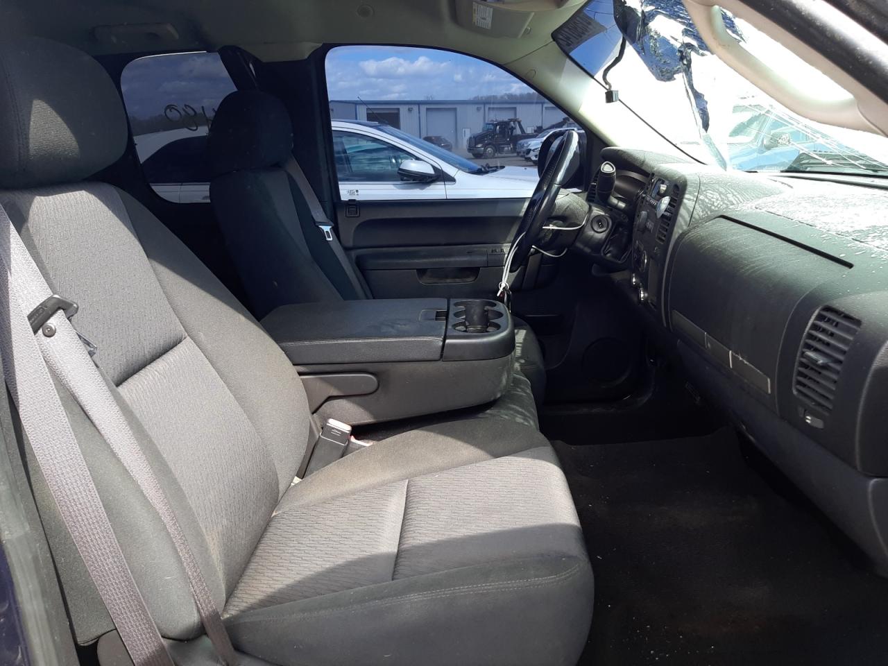 Photo 5 from auction – 2011 CHEVROLET SILVERADO with VIN 1GCRCSE01BZ377812
