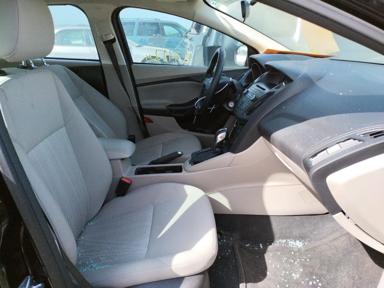 Photo 5 from auction – 2016 FORD FOCUS SE with VIN 1FADP3K28GL287891