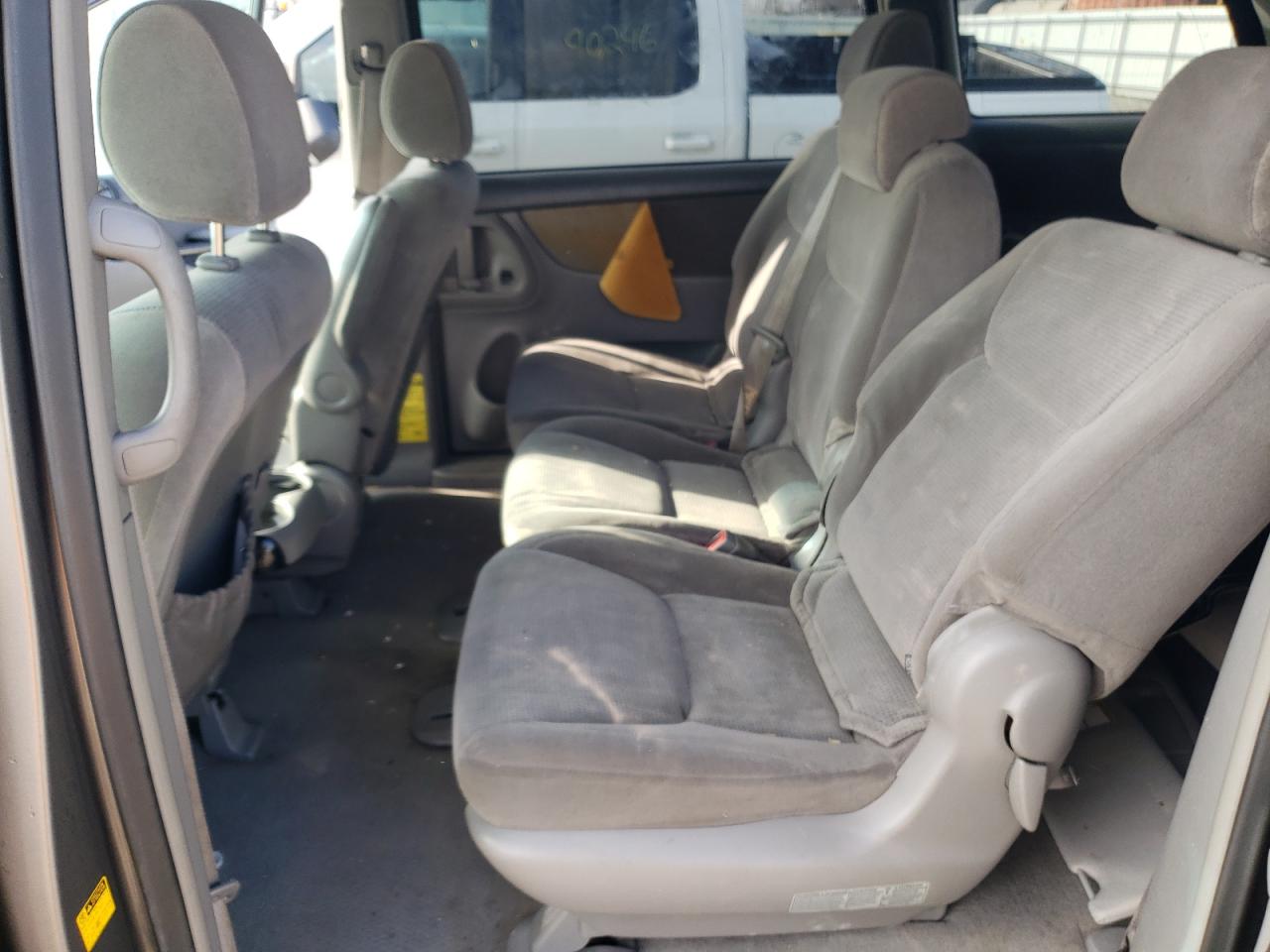 Photo 6 from auction – 2004 TOYOTA SIENNA CE with VIN 5TDZA23CX4S206659