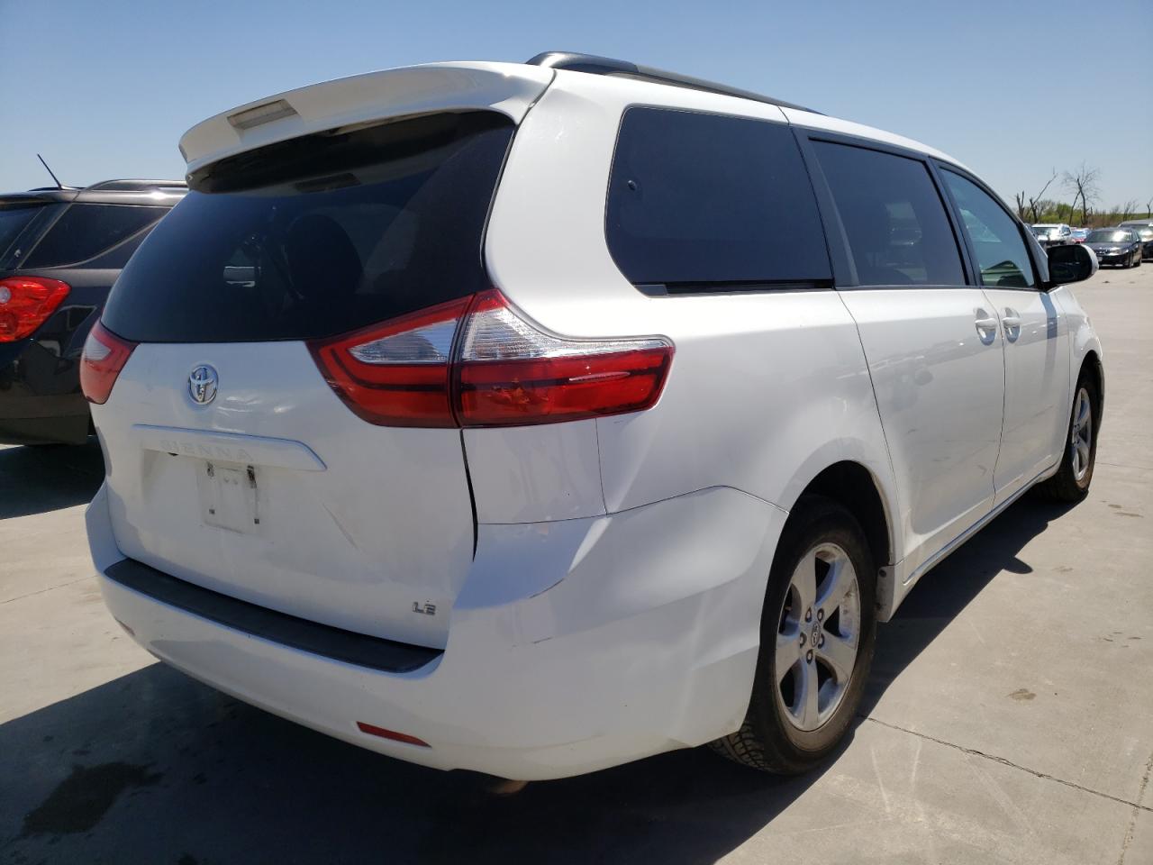 Photo 4 from auction – 2015 TOYOTA SIENNA LE with VIN 5TDKK3DC9FS668250