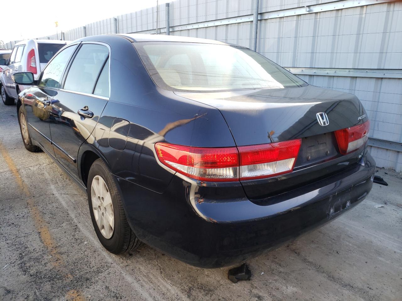 Photo 3 from auction – 2003 HONDA ACCORD LX with VIN JHMCM56343C013237