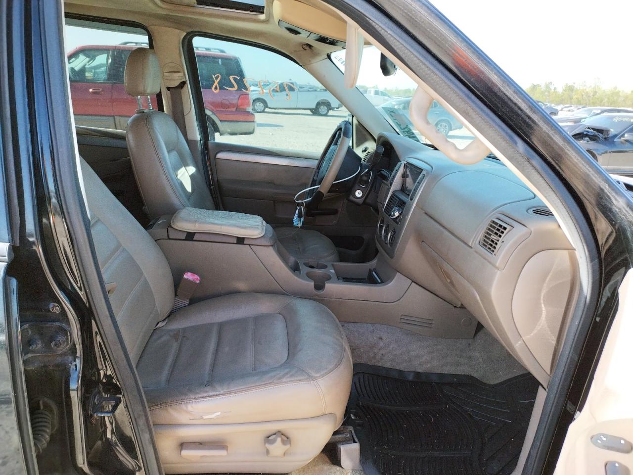 Photo 5 from auction – 2003 FORD EXPLORER X with VIN 1FMZU73K63UC77133