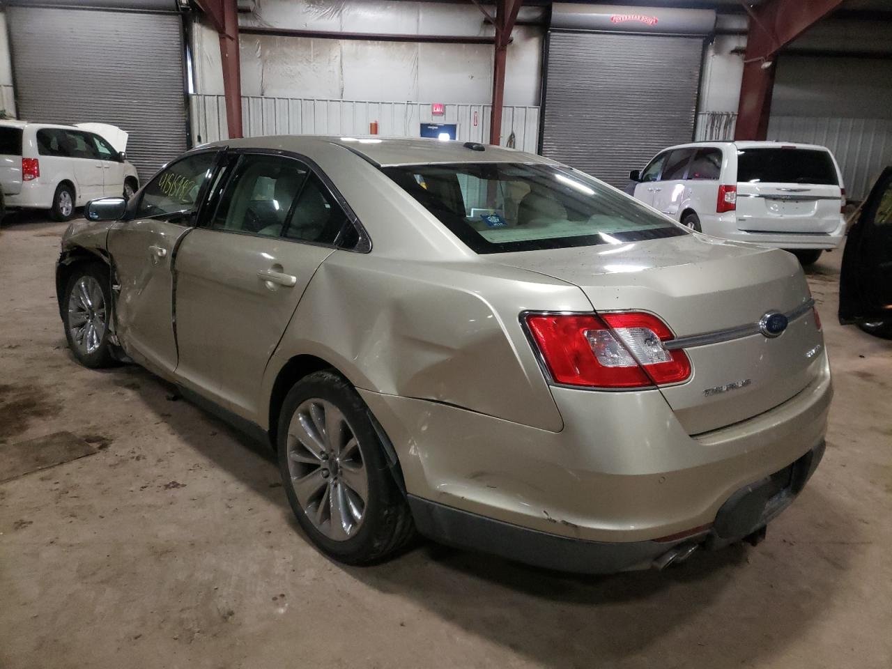 Photo 3 from auction – 2010 FORD TAURUS LIM with VIN 1FAHP2FW1AG117204