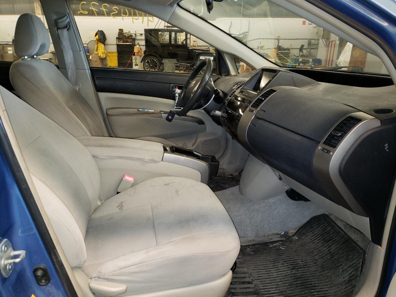 Photo 5 from auction – 2006 TOYOTA PRIUS with VIN JTDKB20U867082254