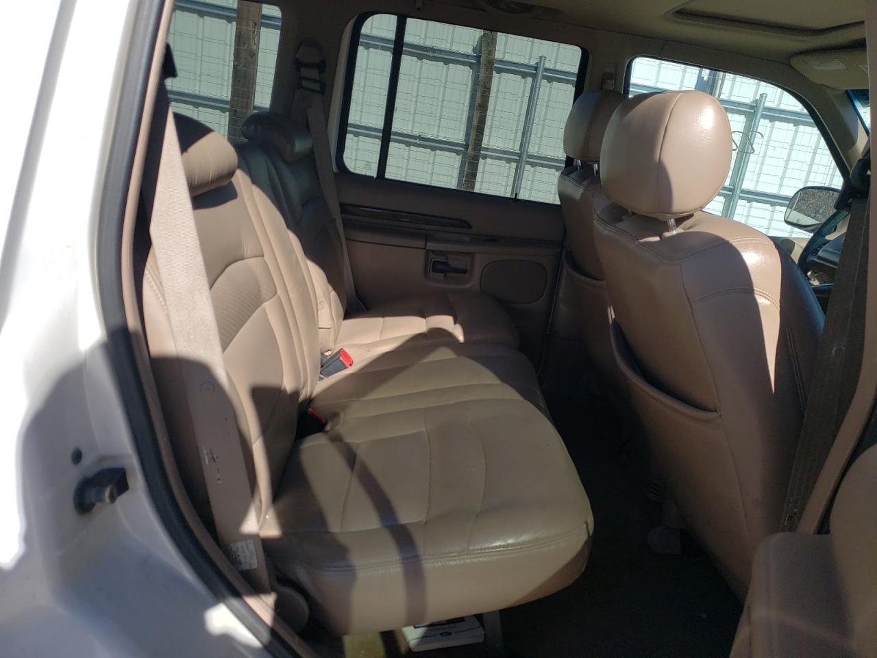 Photo 6 from auction – 2001 FORD EXPLORER L with VIN 1FMDU85P91ZA00226