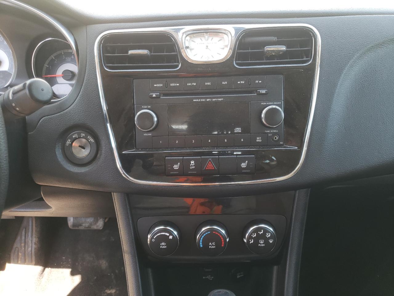 Photo 9 from auction – 2014 CHRYSLER 200 LX with VIN 1C3CCBAG3EN172064