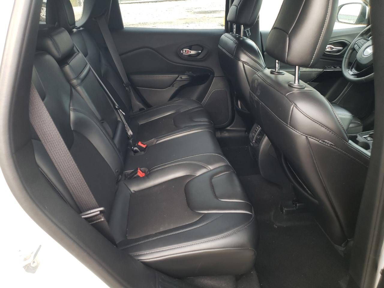 Photo 6 from auction – 2019 JEEP CHEROKEE L with VIN 1C4PJLLB0KD338763