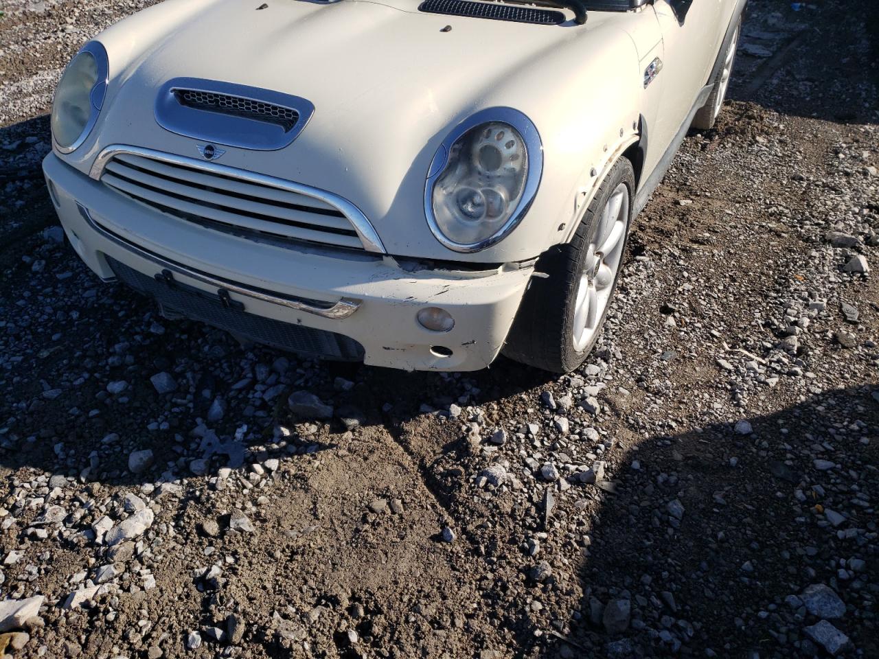 Photo 9 from auction – 2005 MINI COOPER S with VIN WMWRE33585TL10188