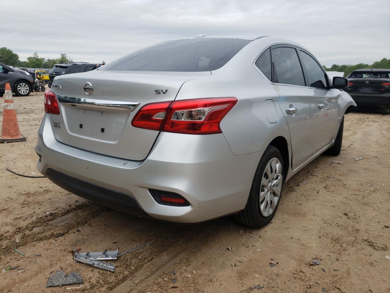 Photo 4 from auction – 2017 NISSAN SENTRA S with VIN 3N1AB7AP3HL681517