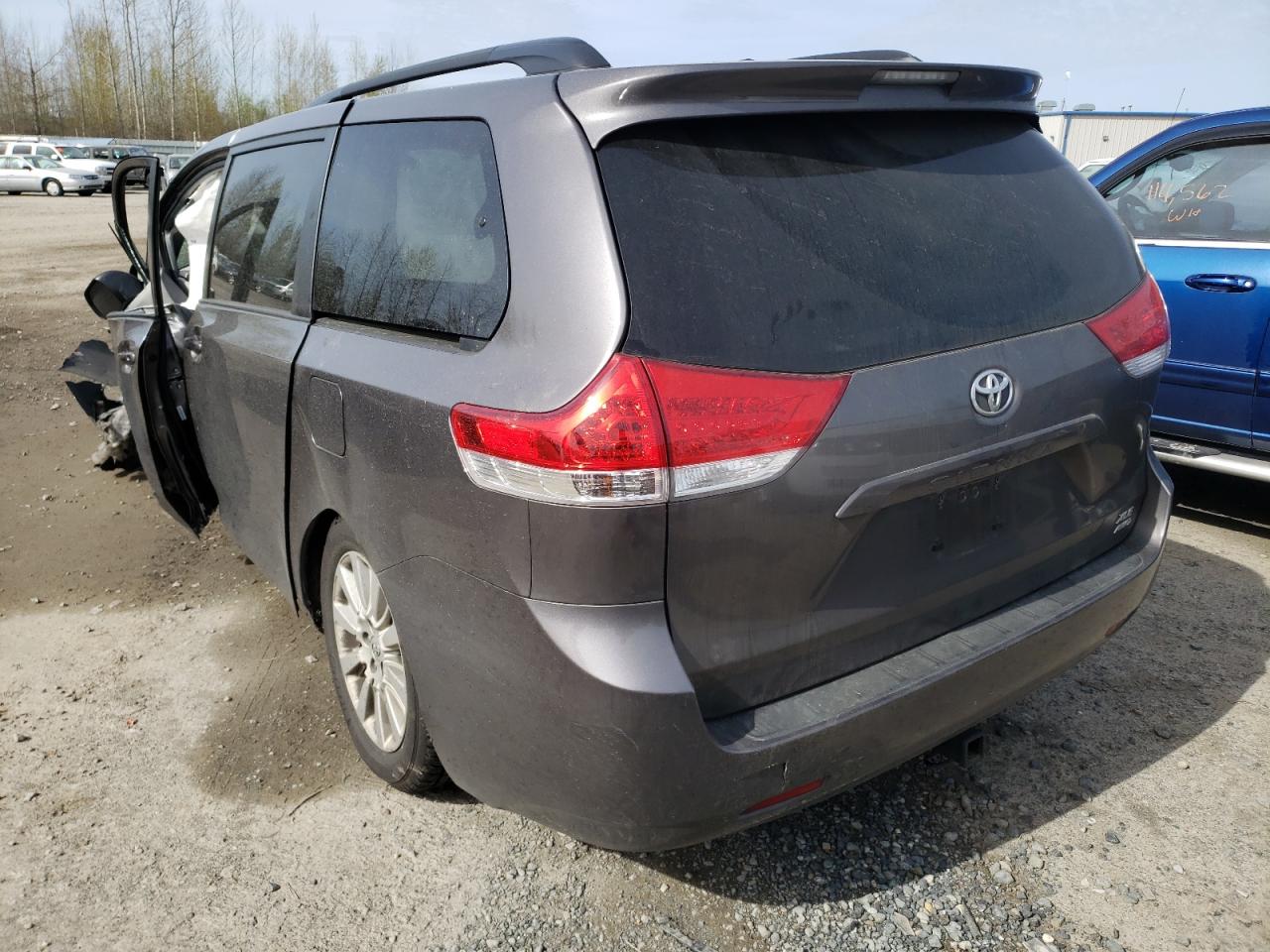 Photo 3 from auction – 2014 TOYOTA SIENNA XLE with VIN 5TDDK3DC7ES092777