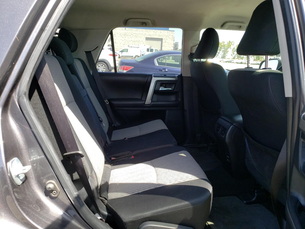 Photo 6 from auction – 2017 TOYOTA 4RUNNER SR with VIN JTEZU5JR4H5155683