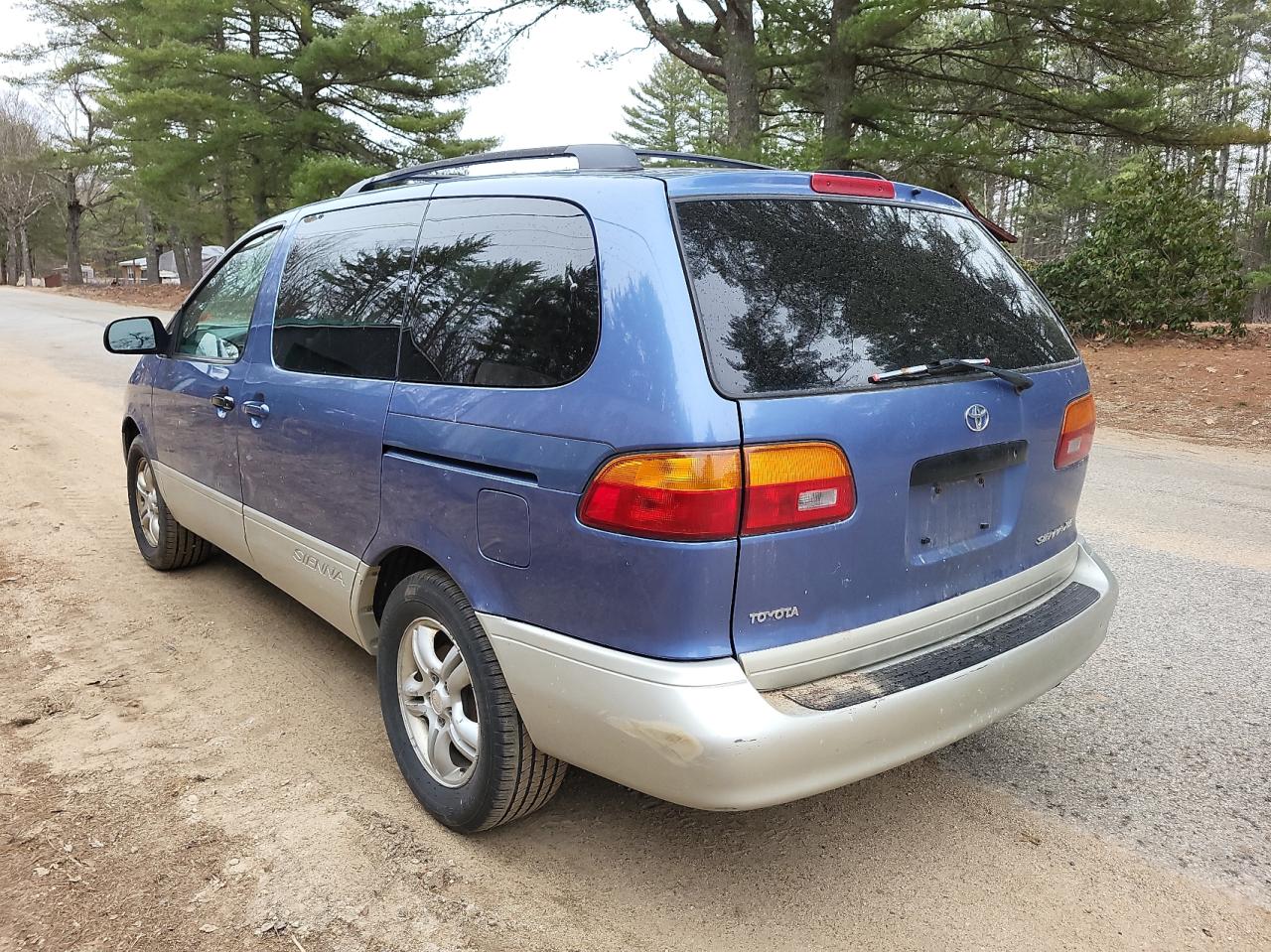 Photo 3 from auction – 2000 TOYOTA SIENNA LE with VIN 4T3ZF13C0YU273867