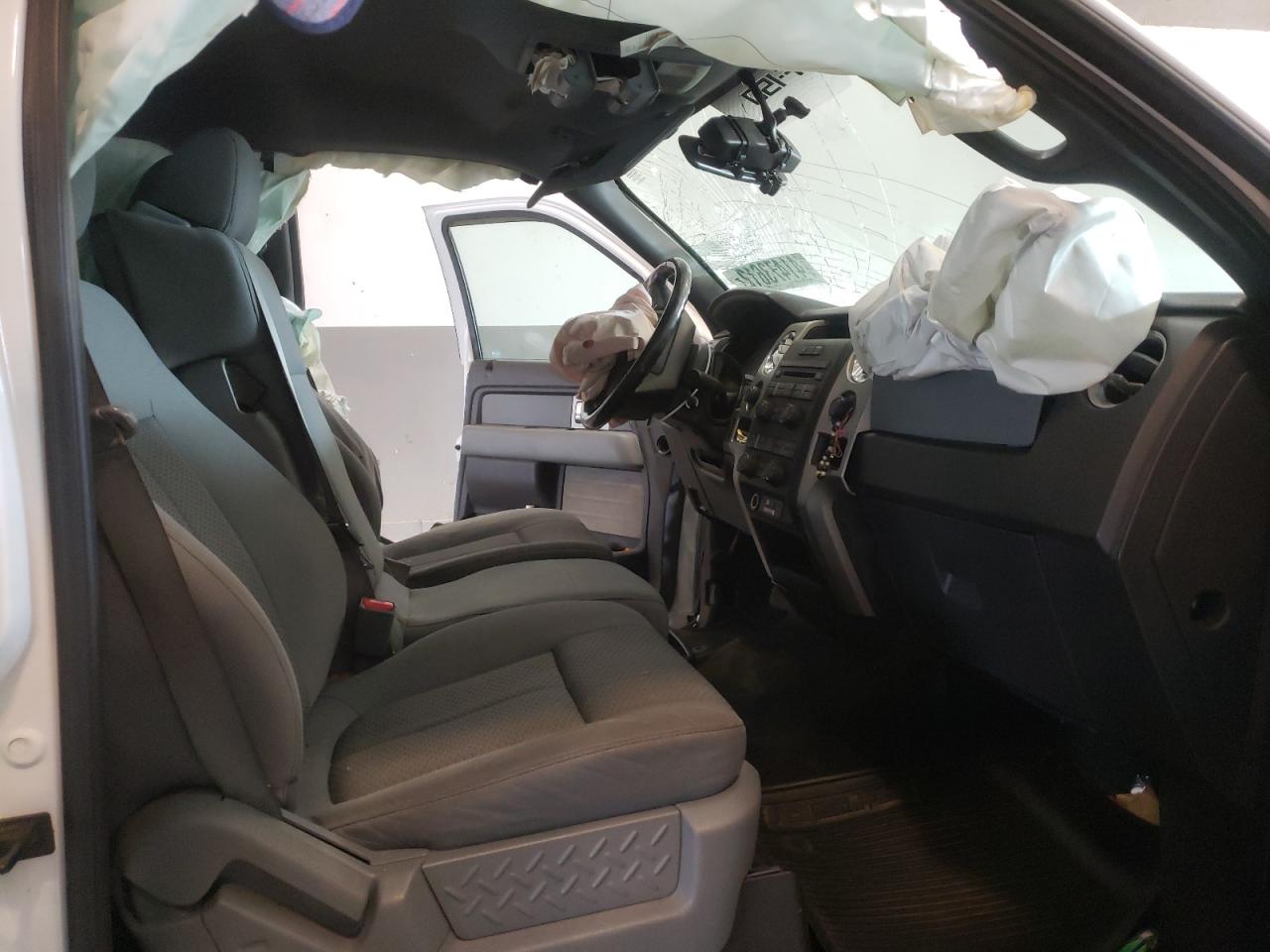 Photo 5 from auction – 2011 FORD F150 SUPER with VIN 1FTFW1EF7BFA04493