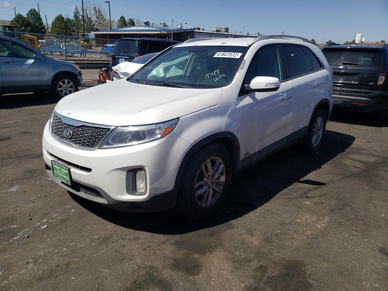 Photo 2 from auction – 2014 KIA SORENTO LX with VIN 5XYKTCA61EG542343