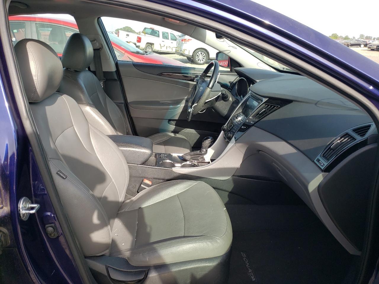 Photo 5 from auction – 2012 HYUNDAI SONATA SE with VIN 5NPEC4AC7CH430872
