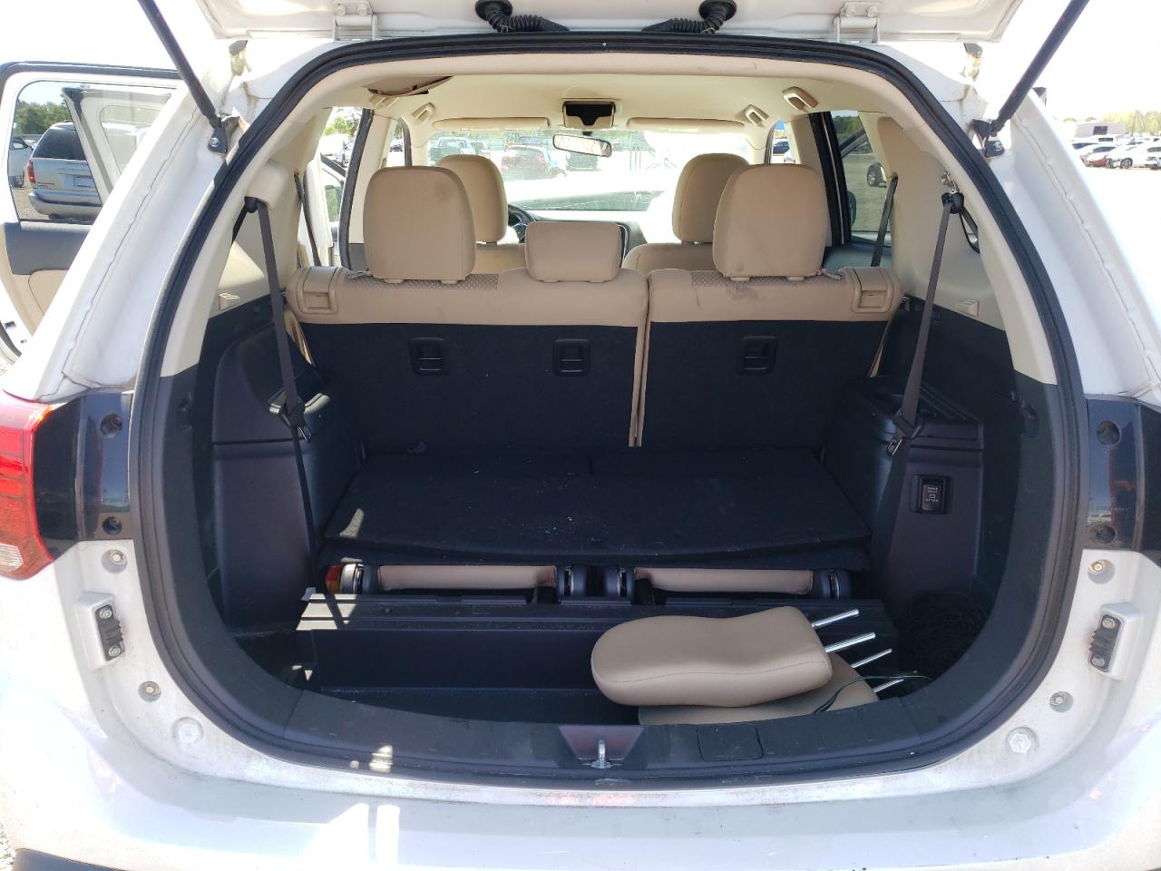 Photo 9 from auction – 2017 MITSUBISHI OUTLANDER with VIN JA4AD3A31HZ005972