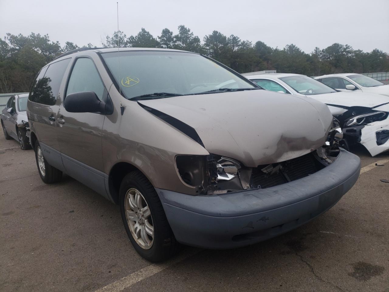TOYOTA SIENNA 1998 with VIN 4T3ZF13C2WU021325 - Photo from auction