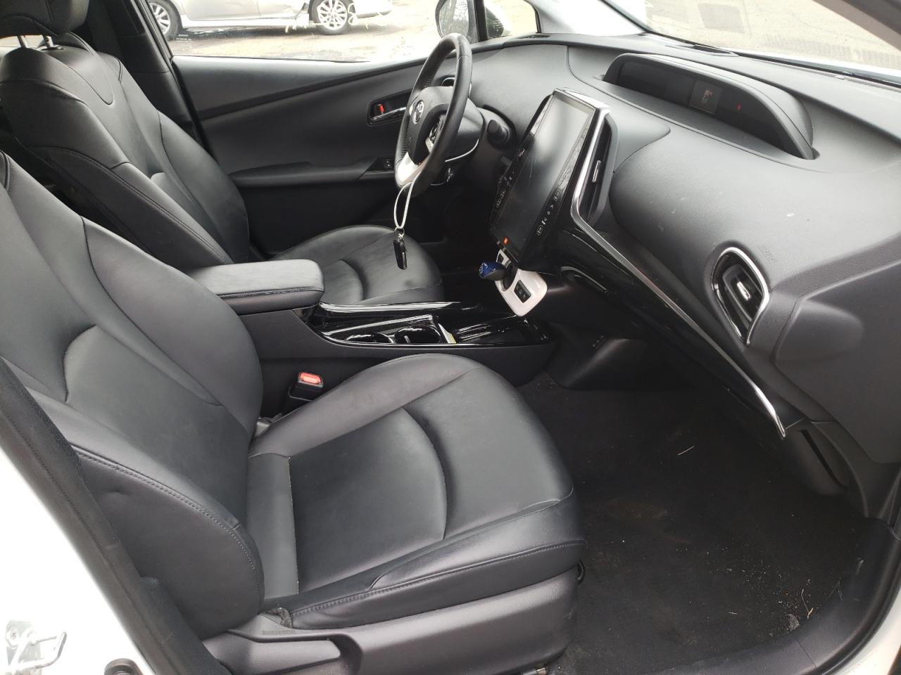 Photo 5 from auction – 2017 TOYOTA PRIUS PRIM with VIN JTDKARFP6H3007821
