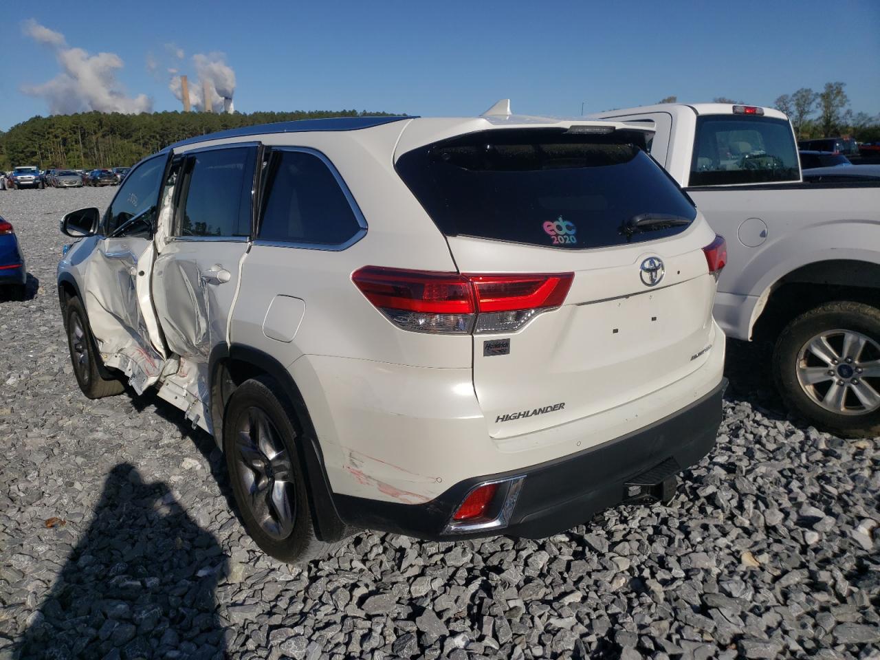 Photo 3 from auction – 2019 TOYOTA HIGHLANDER with VIN 5TDDZRFH0KS927976