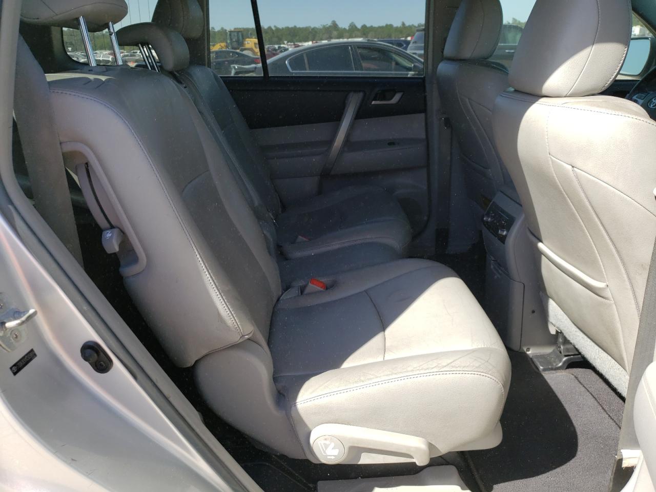 Photo 6 from auction – 2012 TOYOTA HIGHLANDER with VIN 5TDZK3EH1CS058914