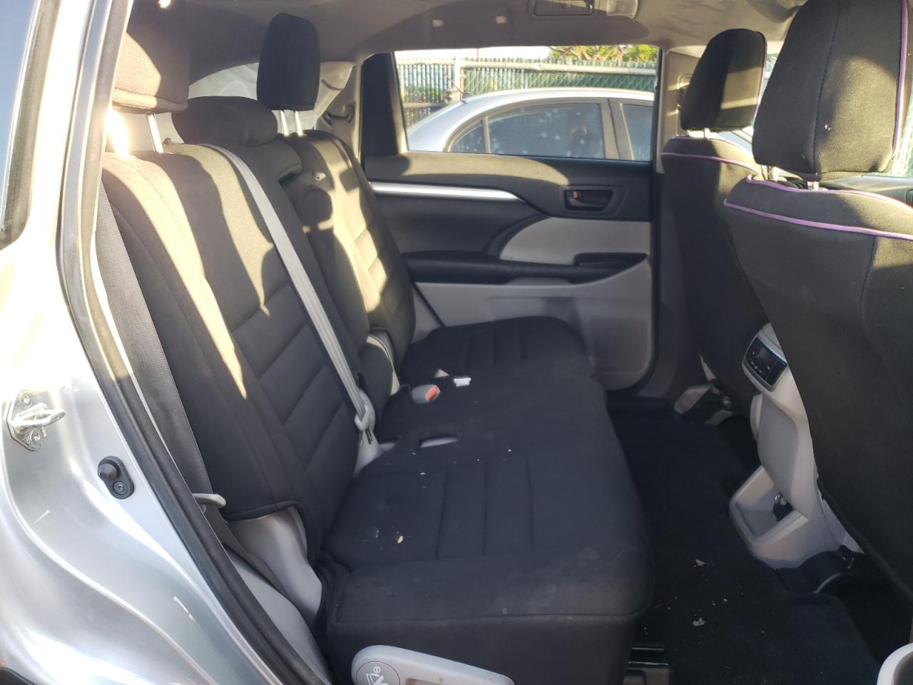 Zdjęcie 6 z aukcji – 2015 TOYOTA HIGHLANDER z VIN 5TDZKRFH0FS050213