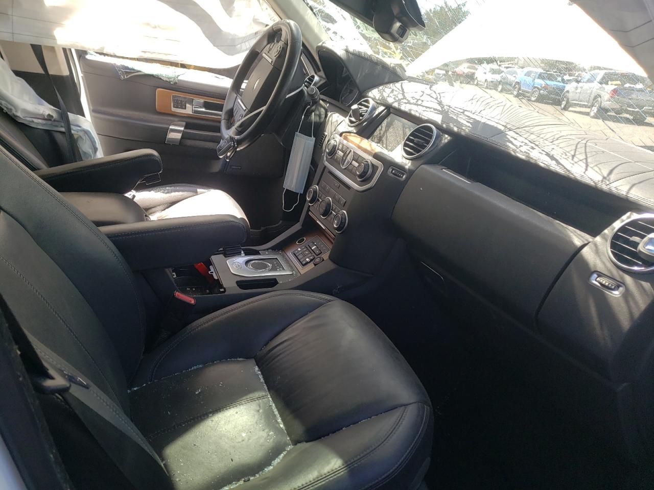 Photo 5 from auction – 2016 LAND ROVER LR4 HSE LU with VIN SALAK2V66GA794197