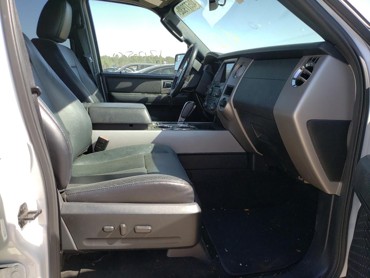 Photo 5 from auction – 2017 FORD EXPEDITION with VIN 1FMJK1KT4HEA52575