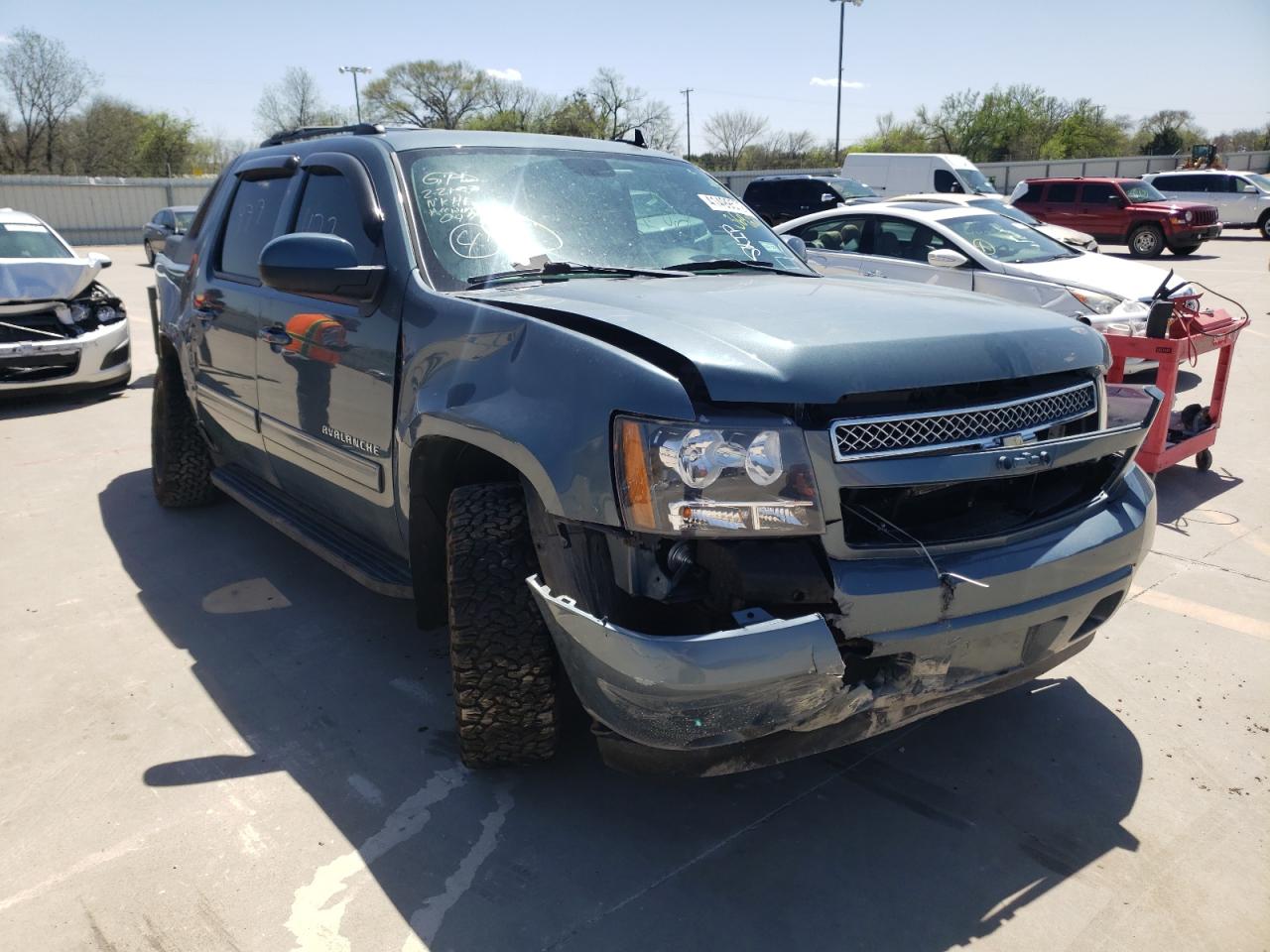 CHEVROLET AVALANCHE 2011 with VIN 3GNTKEE3XBG369221 - Photo from auction