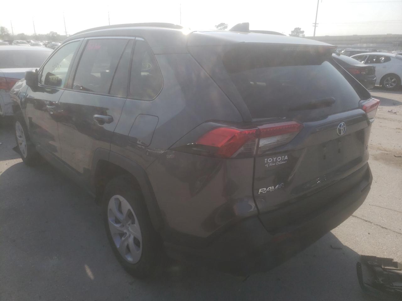 Photo 16 from auction – 2019 TOYOTA RAV4 LE with VIN JTMH1RFV1KD500123