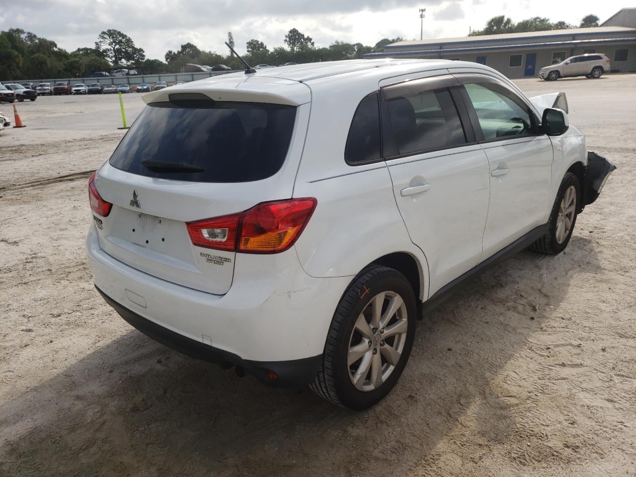 Photo 4 from auction – 2015 MITSUBISHI OUTLANDER with VIN 4A4AP3AU7FE059702