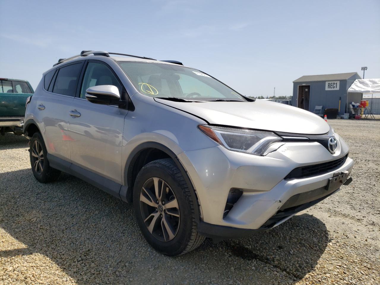 Photo 1 from auction – 2016 TOYOTA RAV4 XLE with VIN 2T3WFREV3GW303040