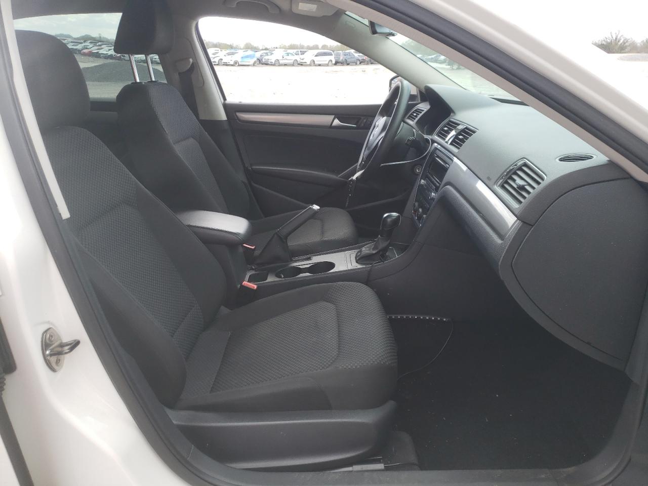 Photo 5 from auction – 2014 VOLKSWAGEN PASSAT S with VIN 1VWAT7A37EC055285
