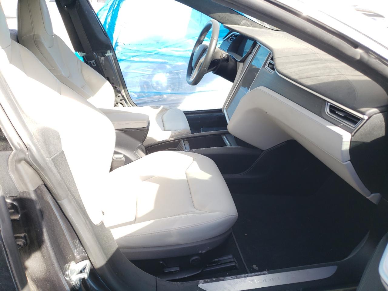 Photo 5 from auction – 2015 TESLA MODEL S P8 with VIN 5YJSA1S25FF096793