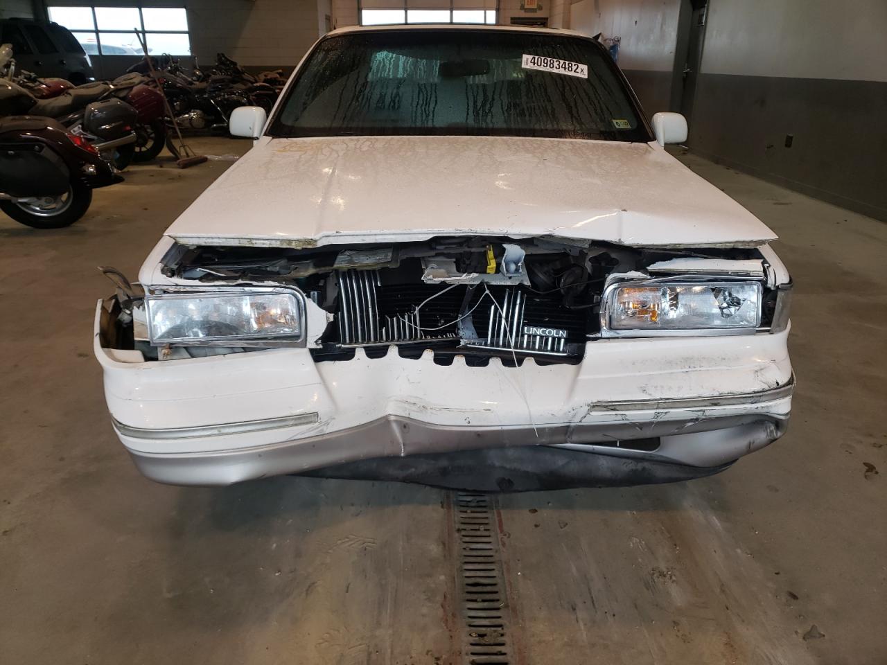 Photo 9 from auction – 1997 LINCOLN TOWNCAR with VIN 1LNLM82W4VY747672