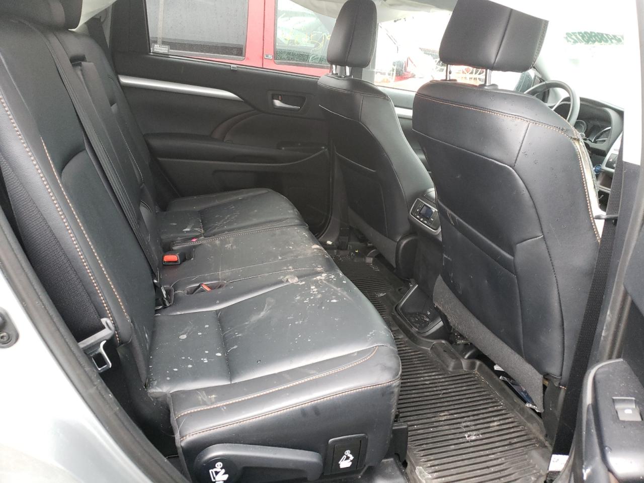 Photo 6 from auction – 2019 TOYOTA HIGHLANDER with VIN 5TDJGRFH3KS064308