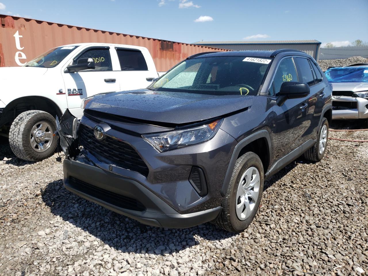 Photo 2 from auction – 2019 TOYOTA RAV4 LE with VIN 2T3H1RFV2KW053854