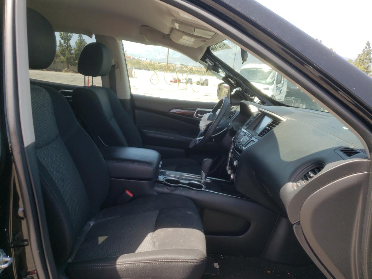 Photo 5 from auction – 2018 NISSAN PATHFINDER with VIN 5N1DR2MN0JC654582