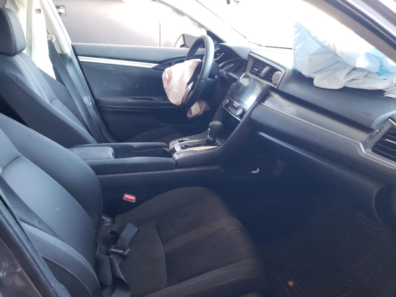 Photo 5 from auction – 2018 HONDA CIVIC EX with VIN 19XFC2F75JE020951