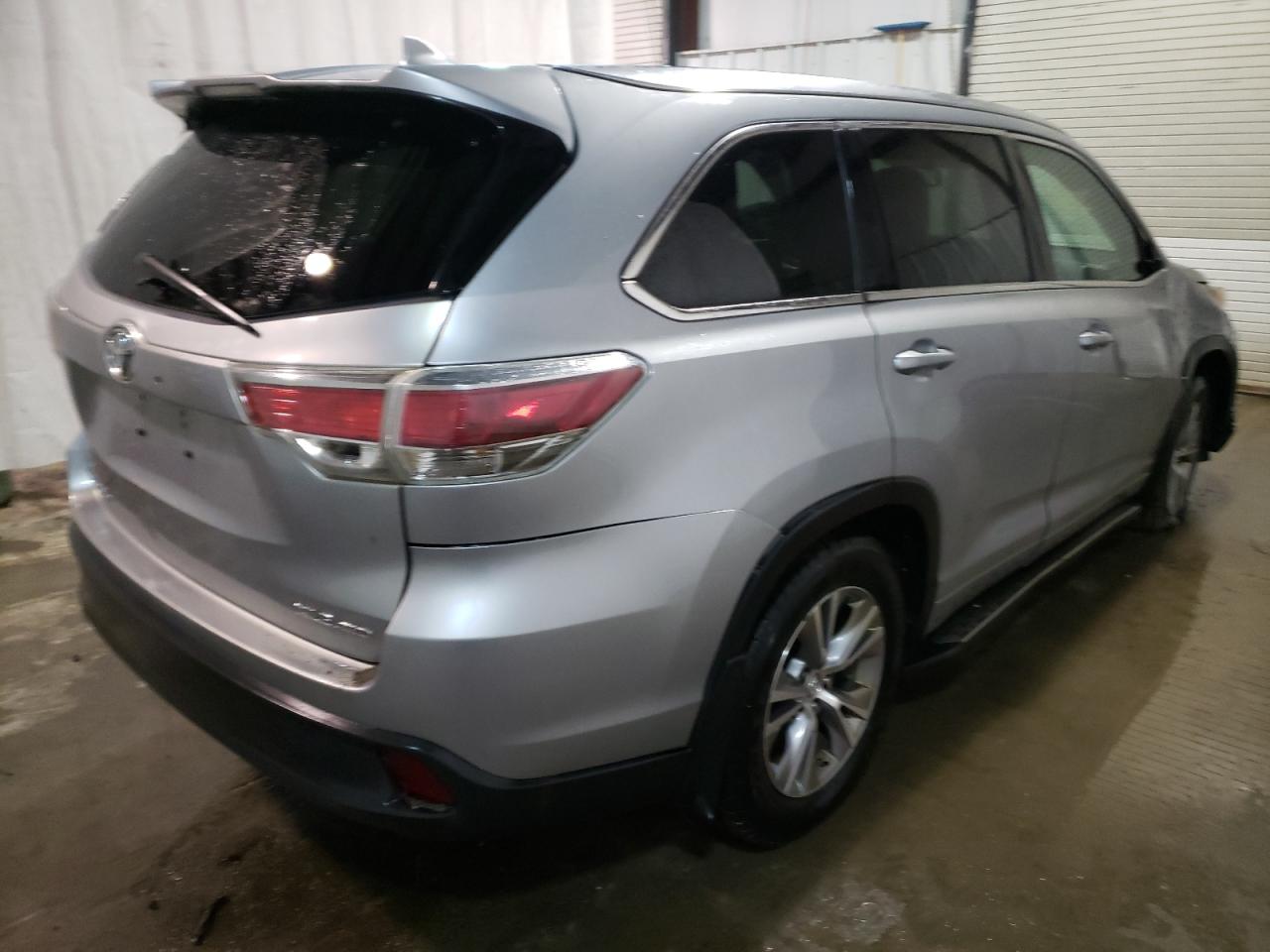 Photo 4 from auction – 2014 TOYOTA HIGHLANDER with VIN 5TDJKRFH1ES020438