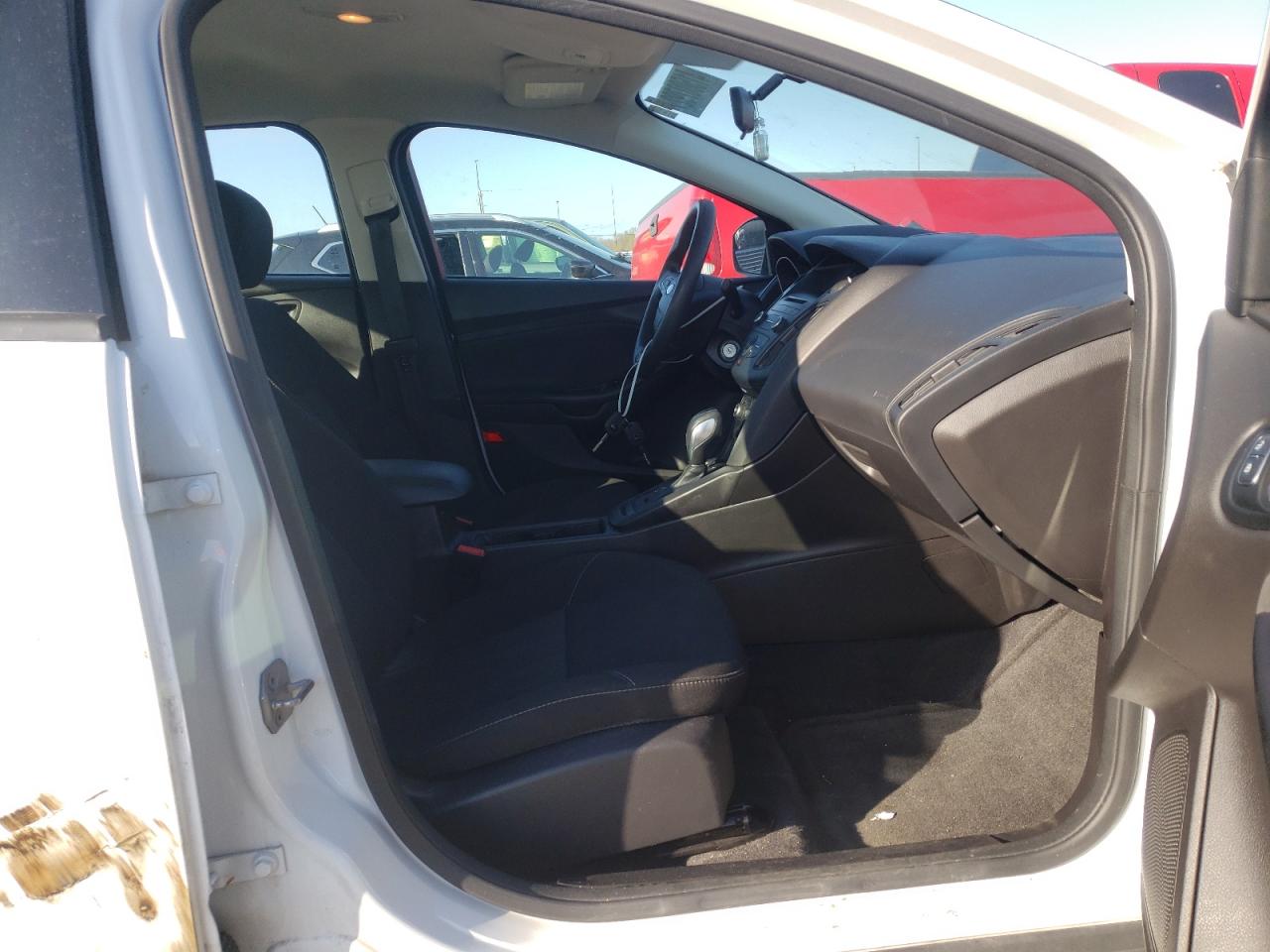 Photo 5 from auction – 2016 FORD FOCUS SE with VIN 1FADP3F26GL247478