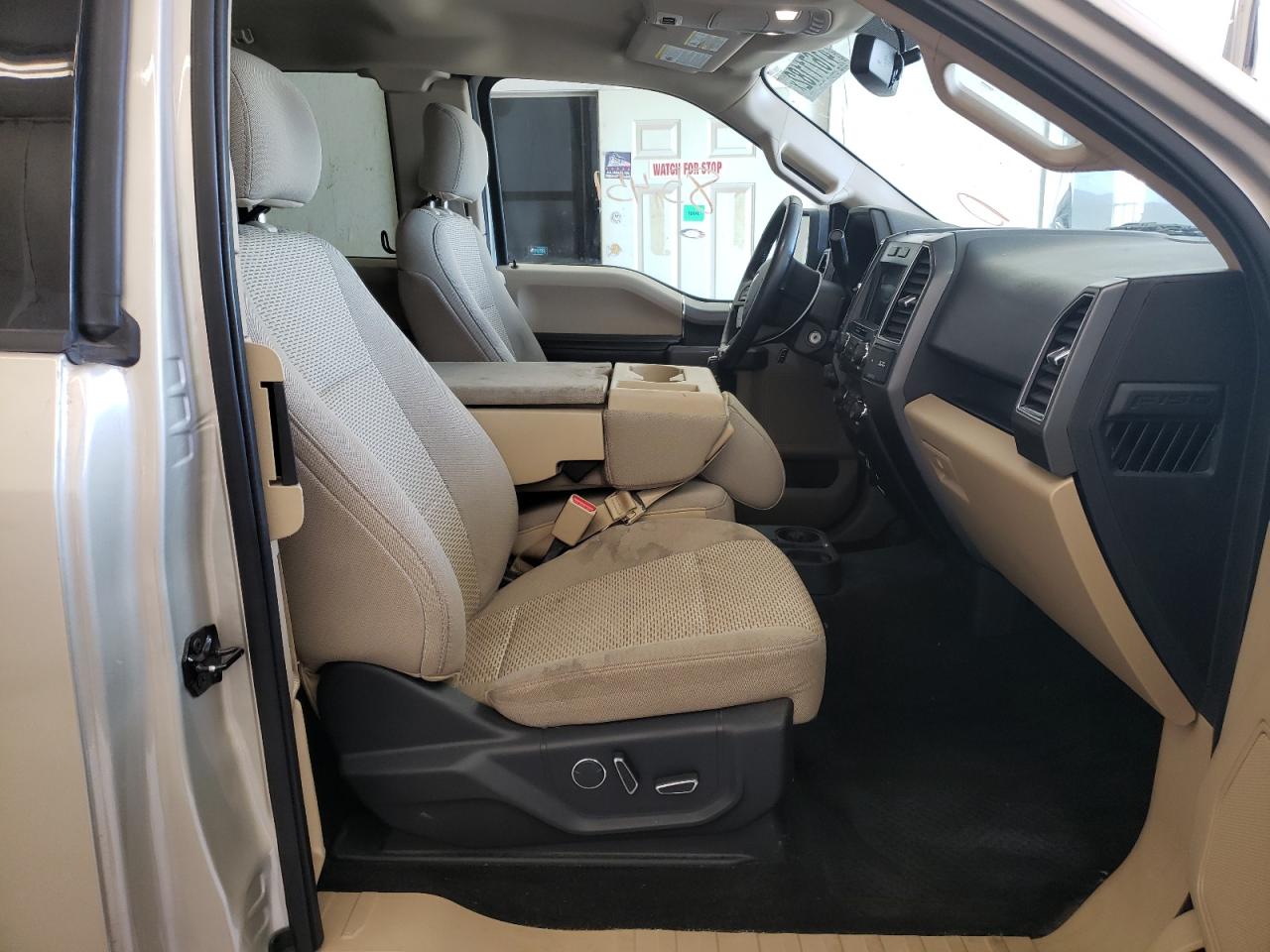 Photo 5 from auction – 2017 FORD F150 SUPER with VIN 1FTFX1EF4HFC87814