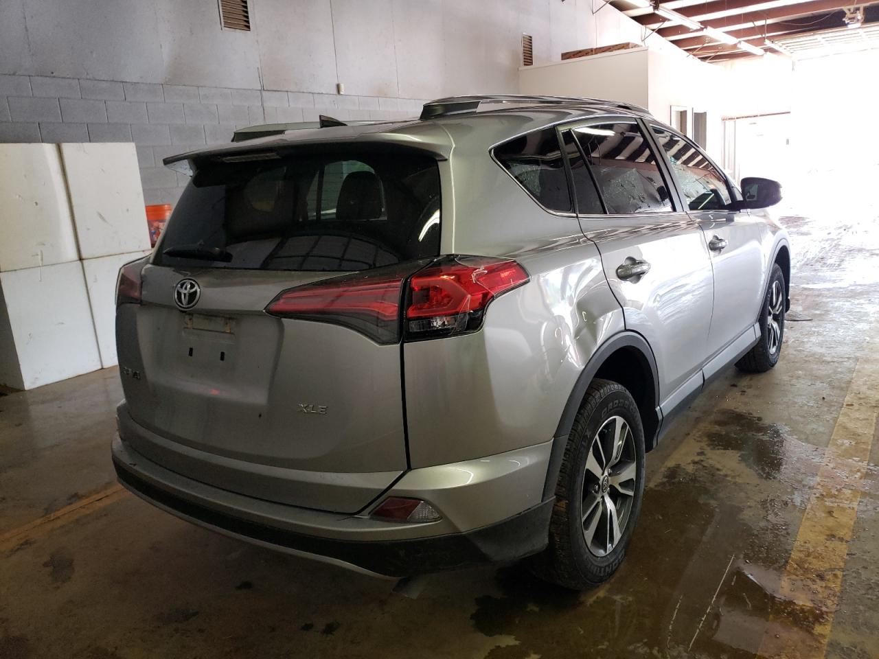 Photo 4 from auction – 2017 TOYOTA RAV4 XLE with VIN 2T3WFREV9HW384529