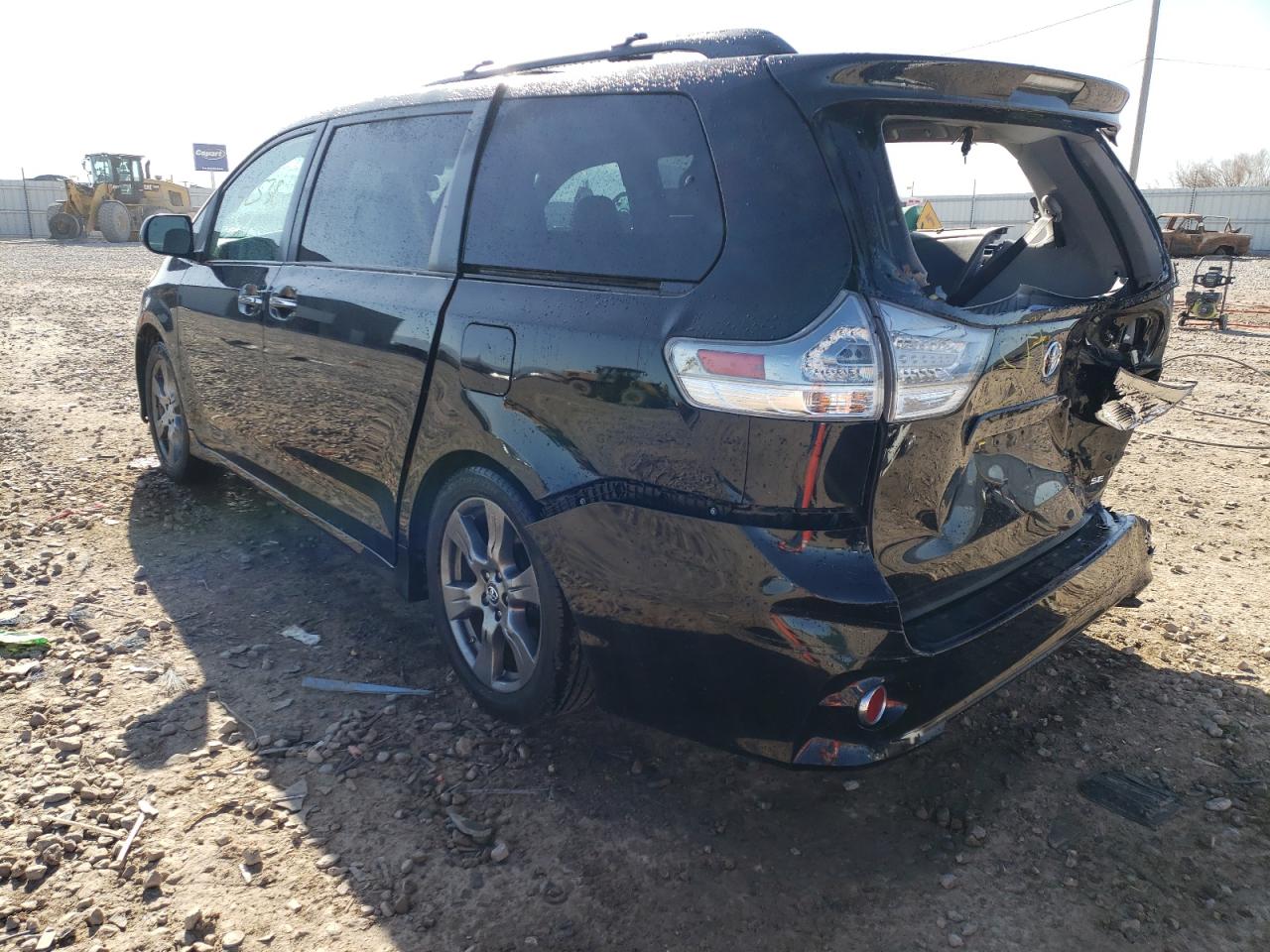 Photo 3 from auction – 2017 TOYOTA SIENNA SE with VIN 5TDXZ3DC7HS848069